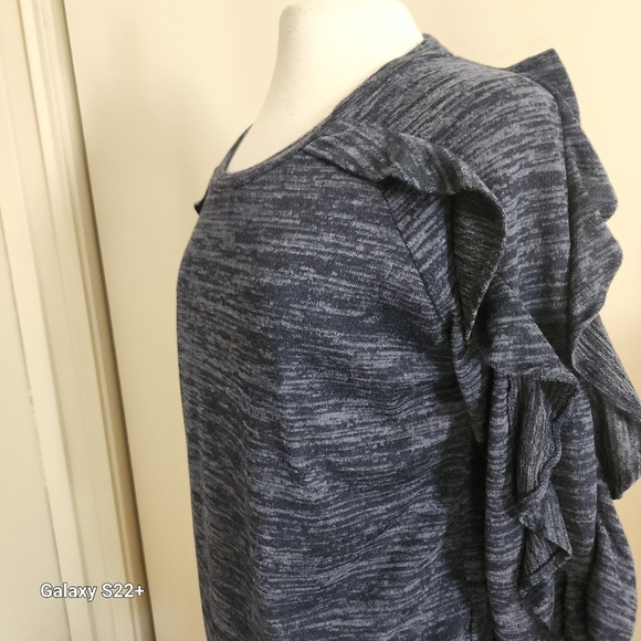 T81 August Silk stylish Heather Blue knit top with ruffly long sleeves Size L - Picture 5 of 11
